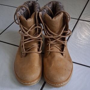 Sonoma Tan Lace Up Boots